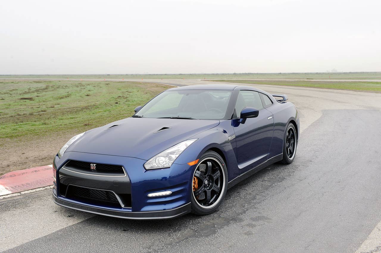 2012 Nissan GT-R front 3/4 view