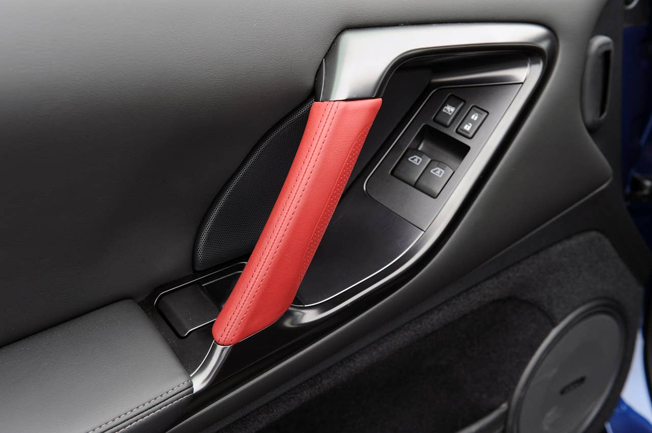 2012 Nissan GT-R door handle