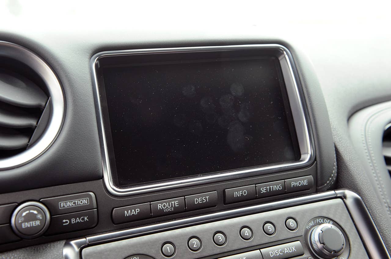 2012 Nissan GT-R multimedia system