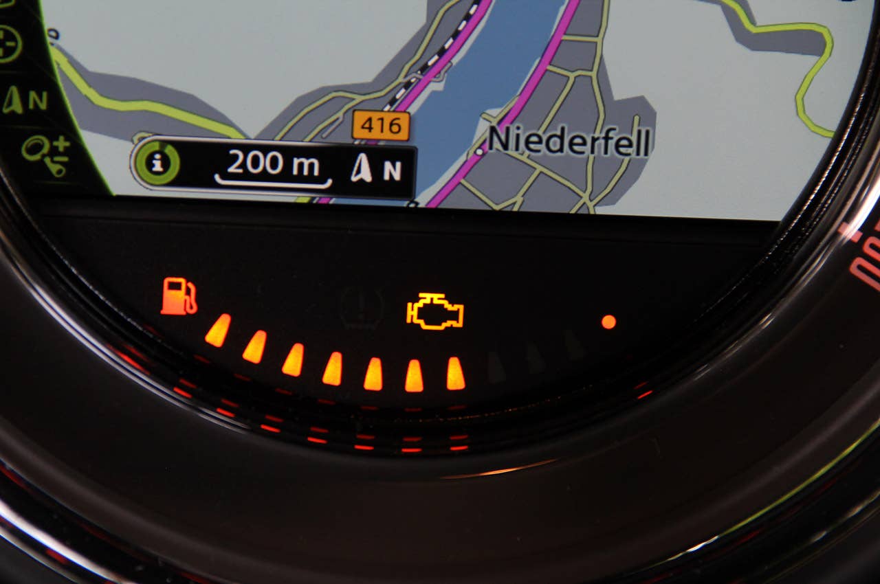2013 Mini Countryman John Cooper Works All4 fuel display