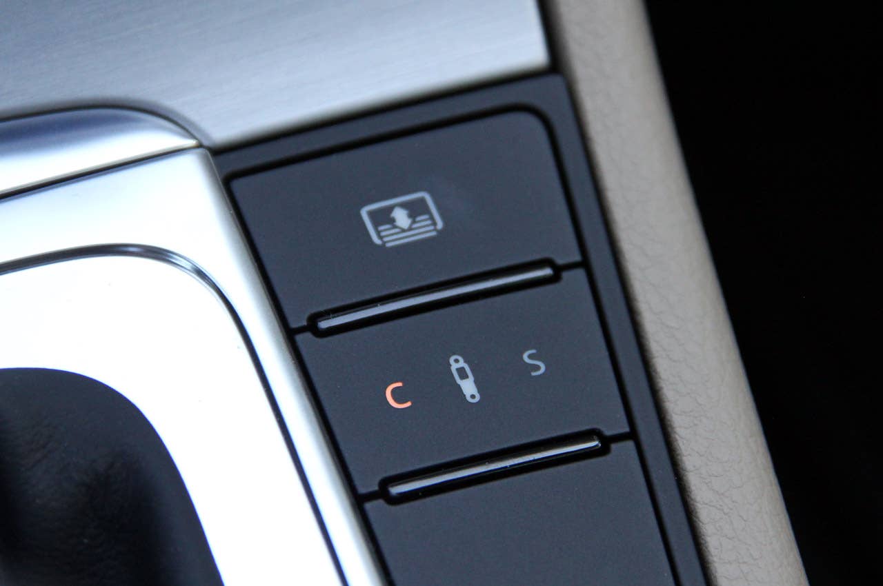 2013 Volkswagen CC comfort and sport mode button