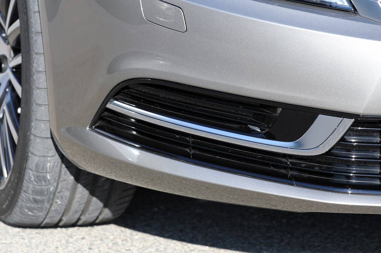 2013 Volkswagen CC lower grille