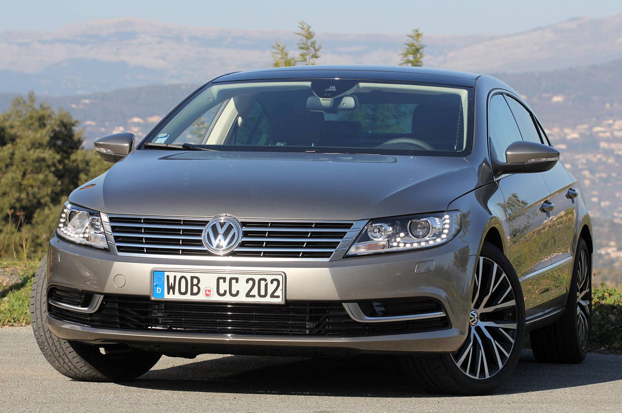 2013 Volkswagen CC front 3/4 view
