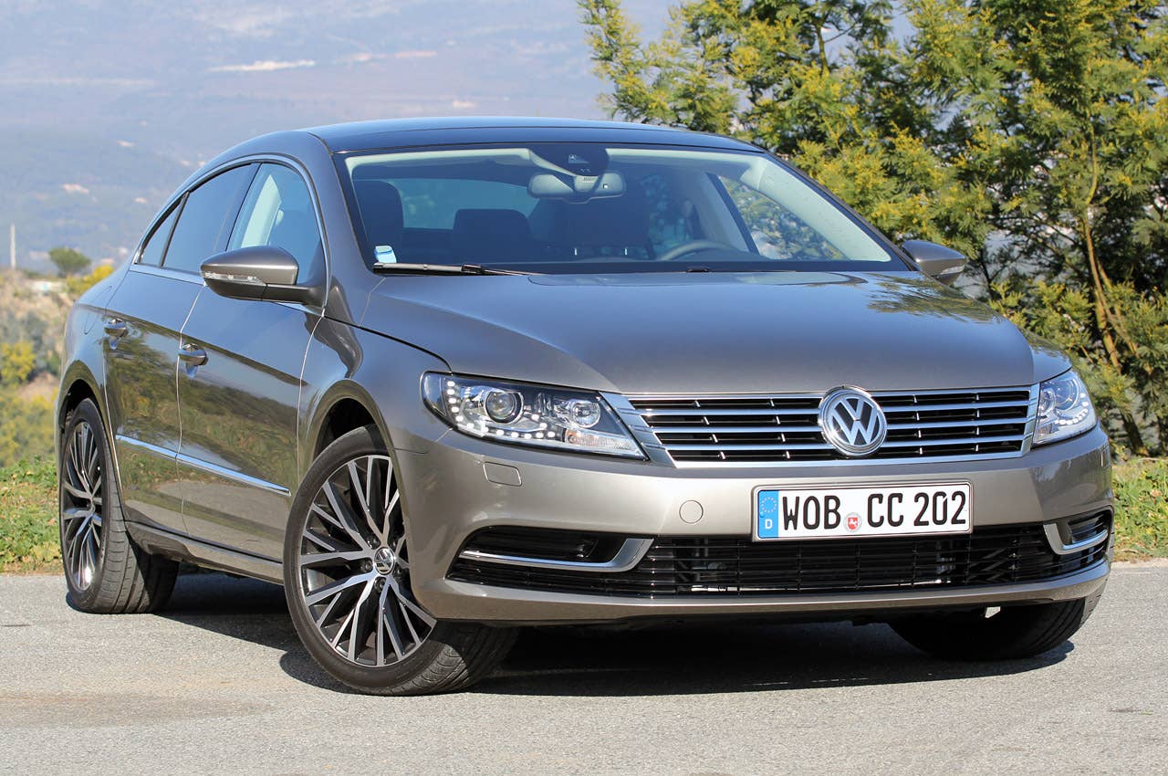 2013 Volkswagen CC front 3/4 view