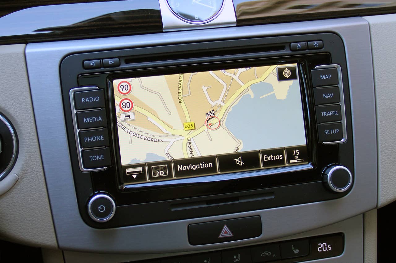 2013 Volkswagen CC navigation system