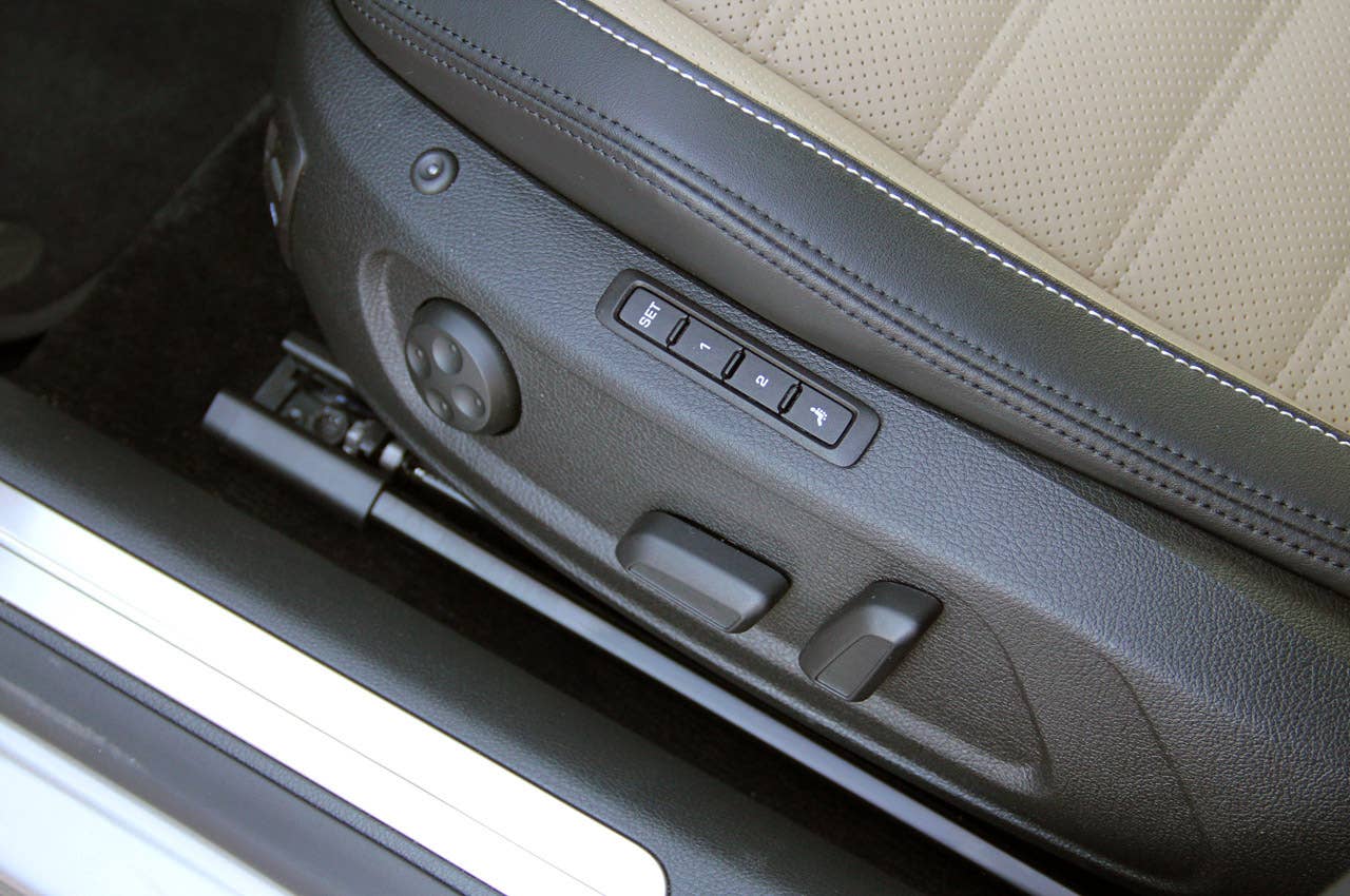 2013 Volkswagen CC seat controls