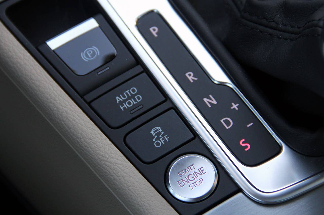2013 Volkswagen CC center console