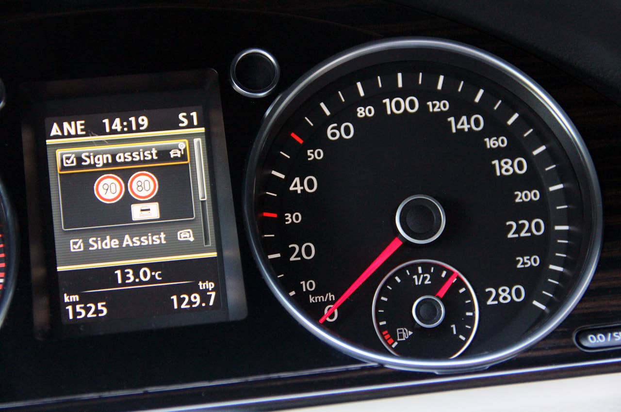 2013 Volkswagen CC speedometer