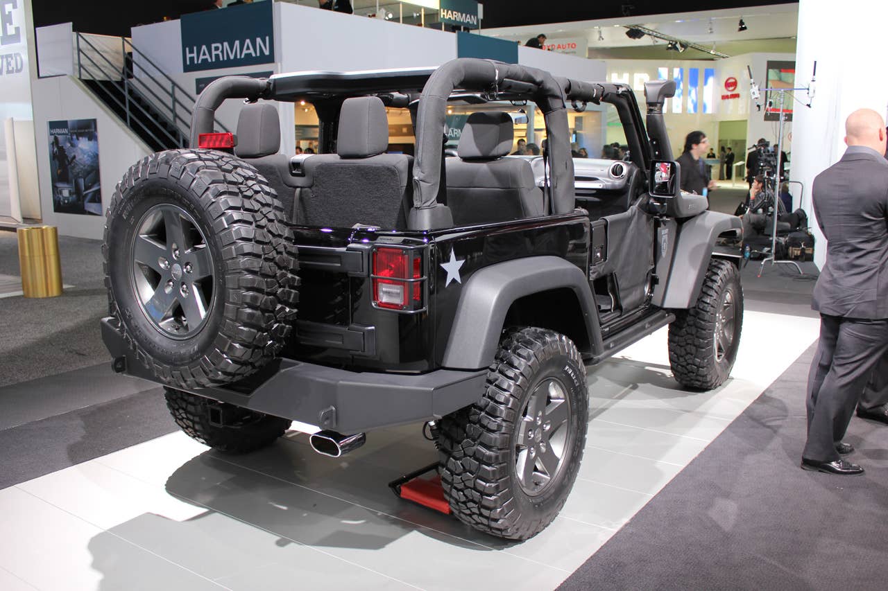 Detroit 2011: Jeep Wrangler Call of Duty Black Ops Edition rear 3/4
