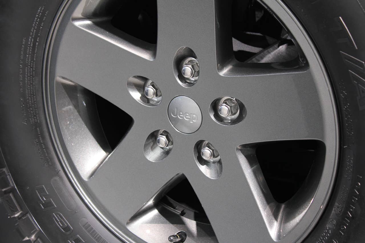 Detroit 2011: Jeep Wrangler Call of Duty Black Ops Edition wheel