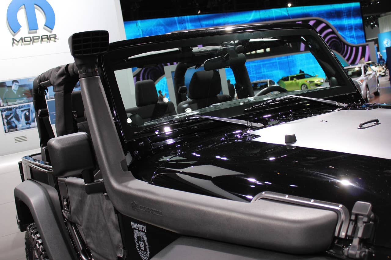 Detroit 2011: Jeep Wrangler Call of Duty Black Ops Edition snorkel