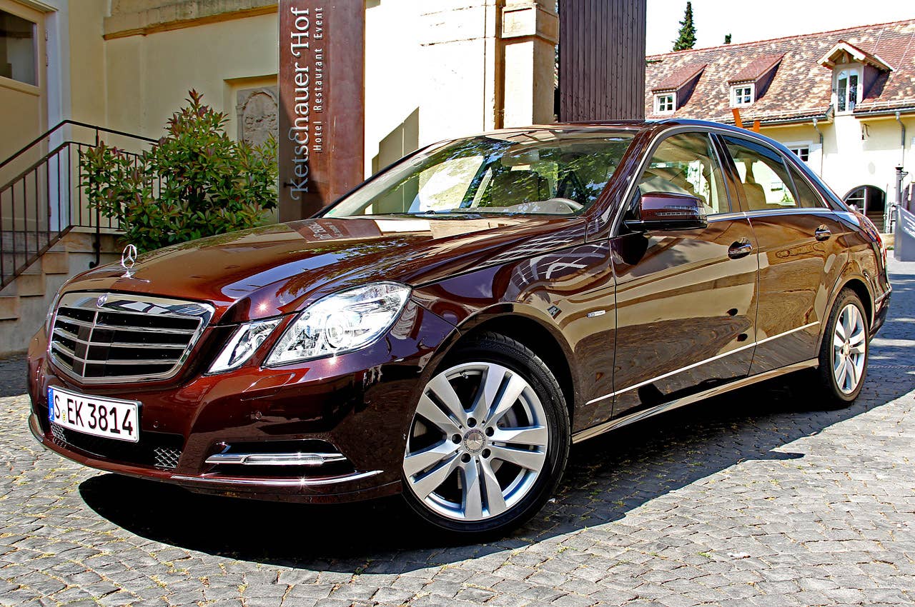 2012 Mercedes-Benz E350 front 3/4 view