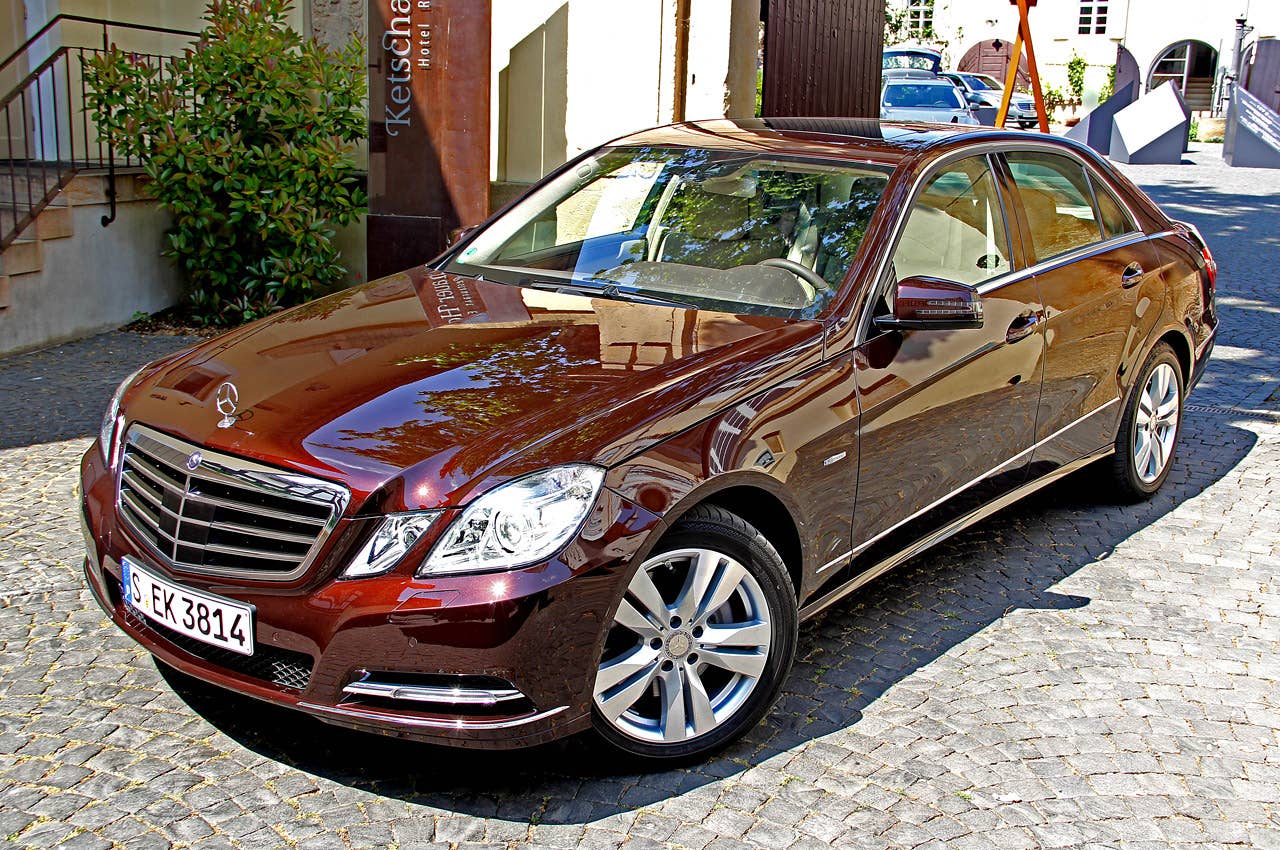 2012 Mercedes-Benz E350 front 3/4 view
