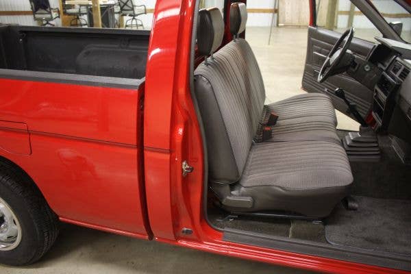 1990 Nissan Hardbody interior