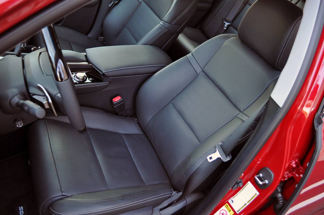 2013 Lexus GS 350 front seats