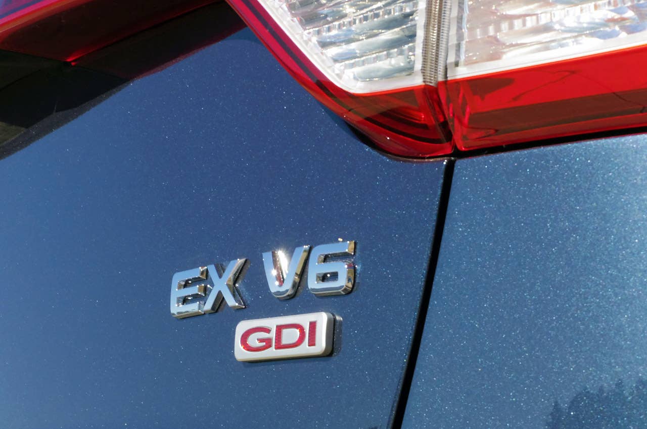 2014 Kia Sorento badge