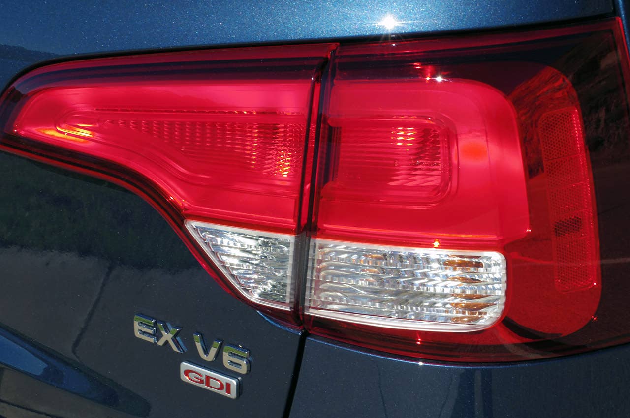 2014 Kia Sorento taillight