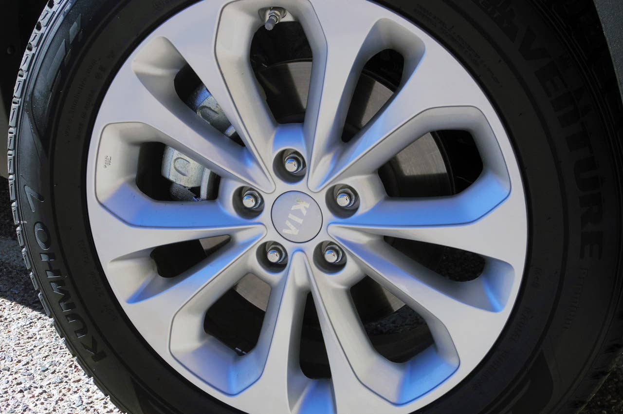 2014 Kia Sorento wheel
