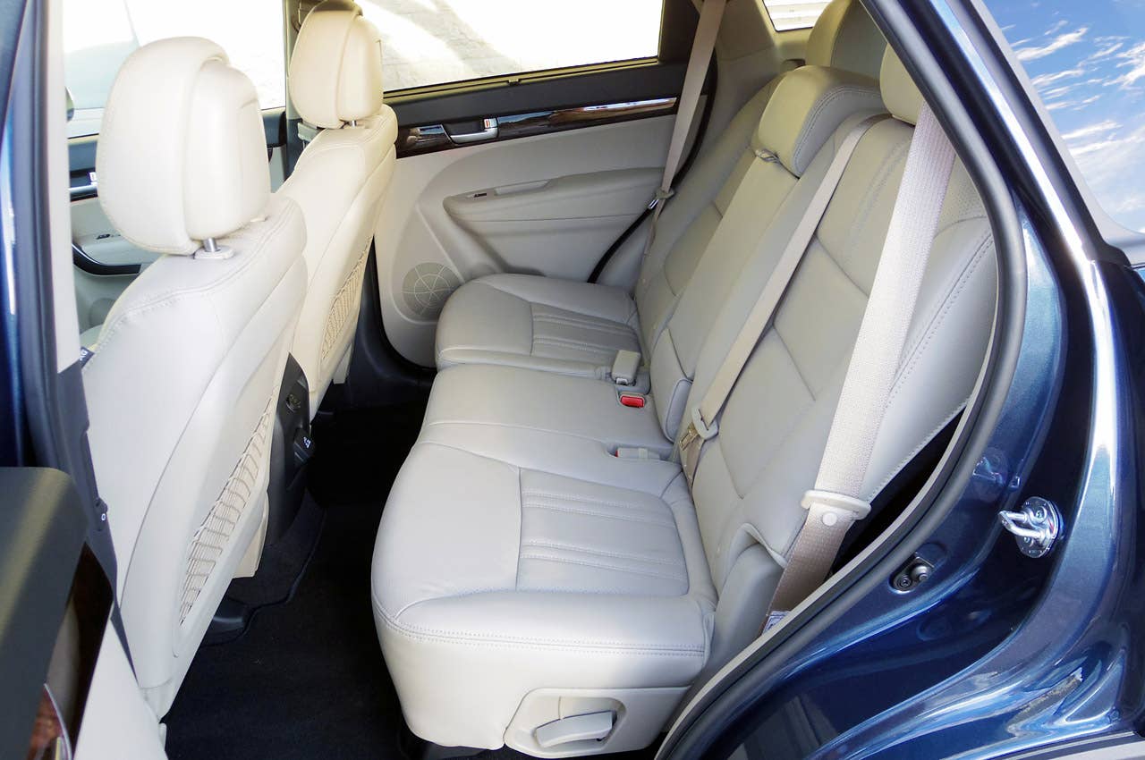 2014 Kia Sorento rear seats