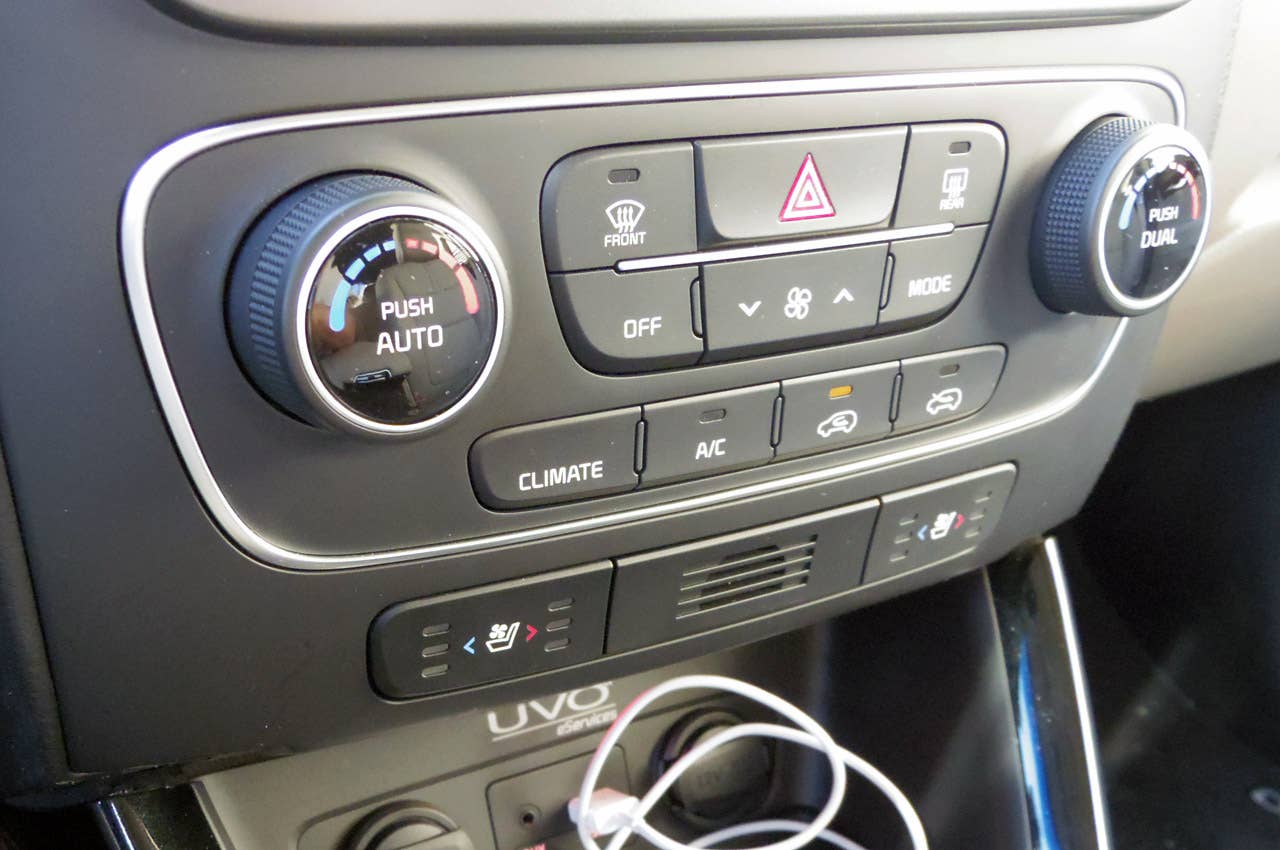 2014 Kia Sorento climate controls