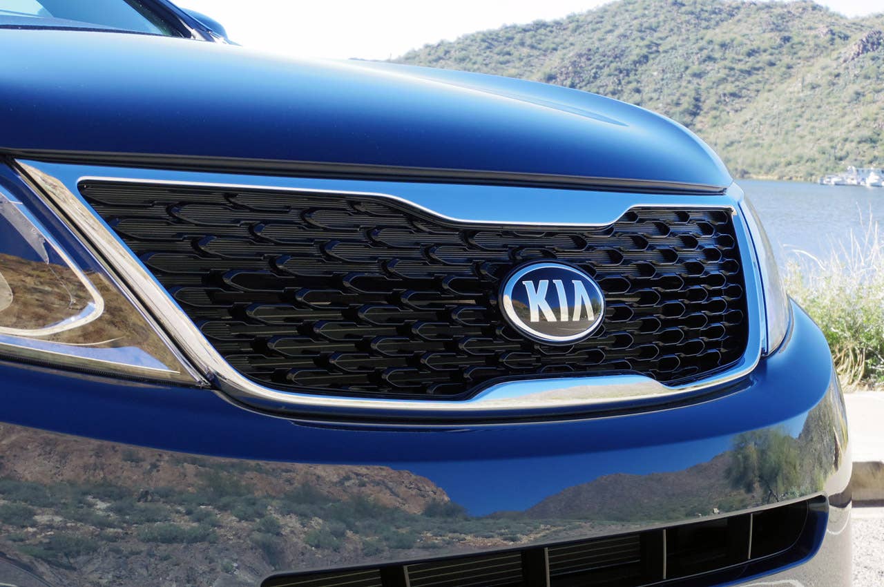 2014 Kia Sorento grille