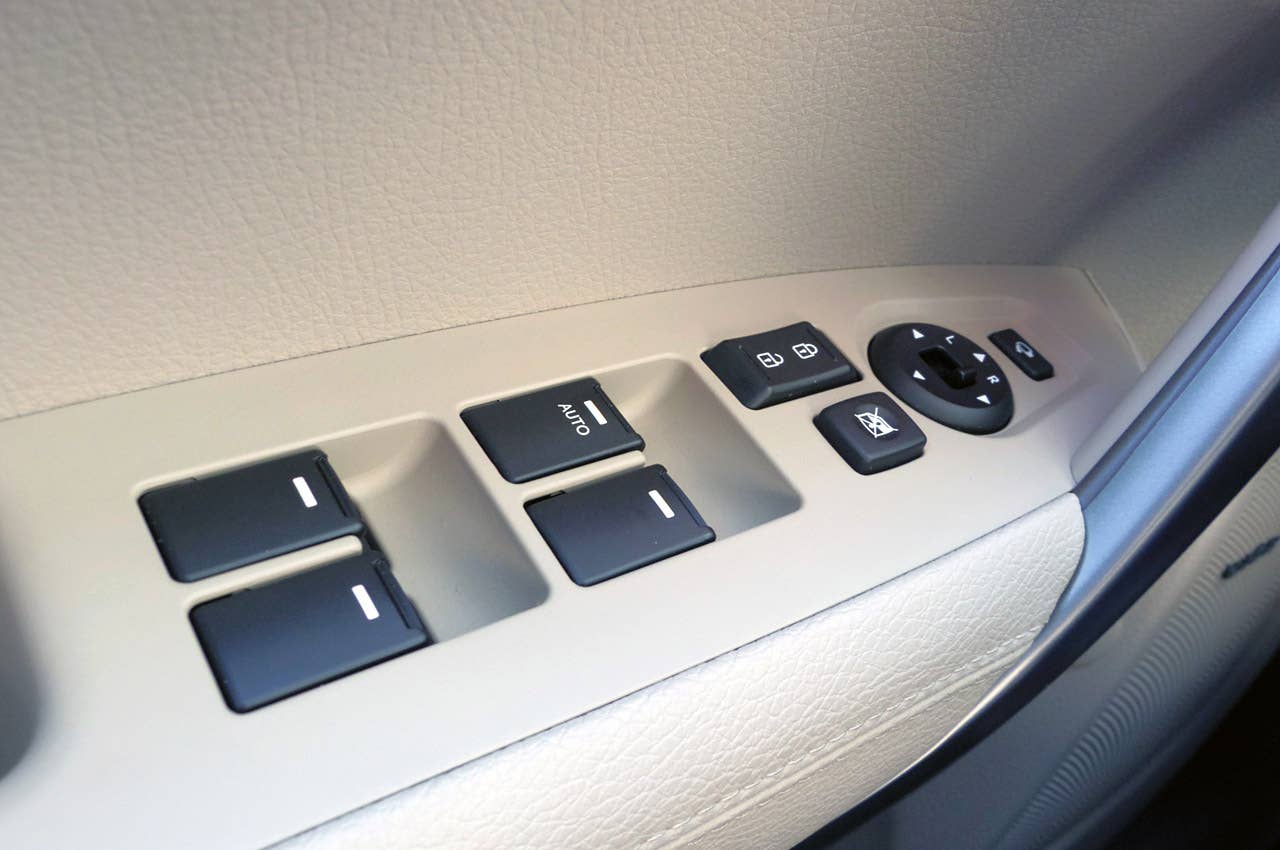 2014 Kia Sorento door controls