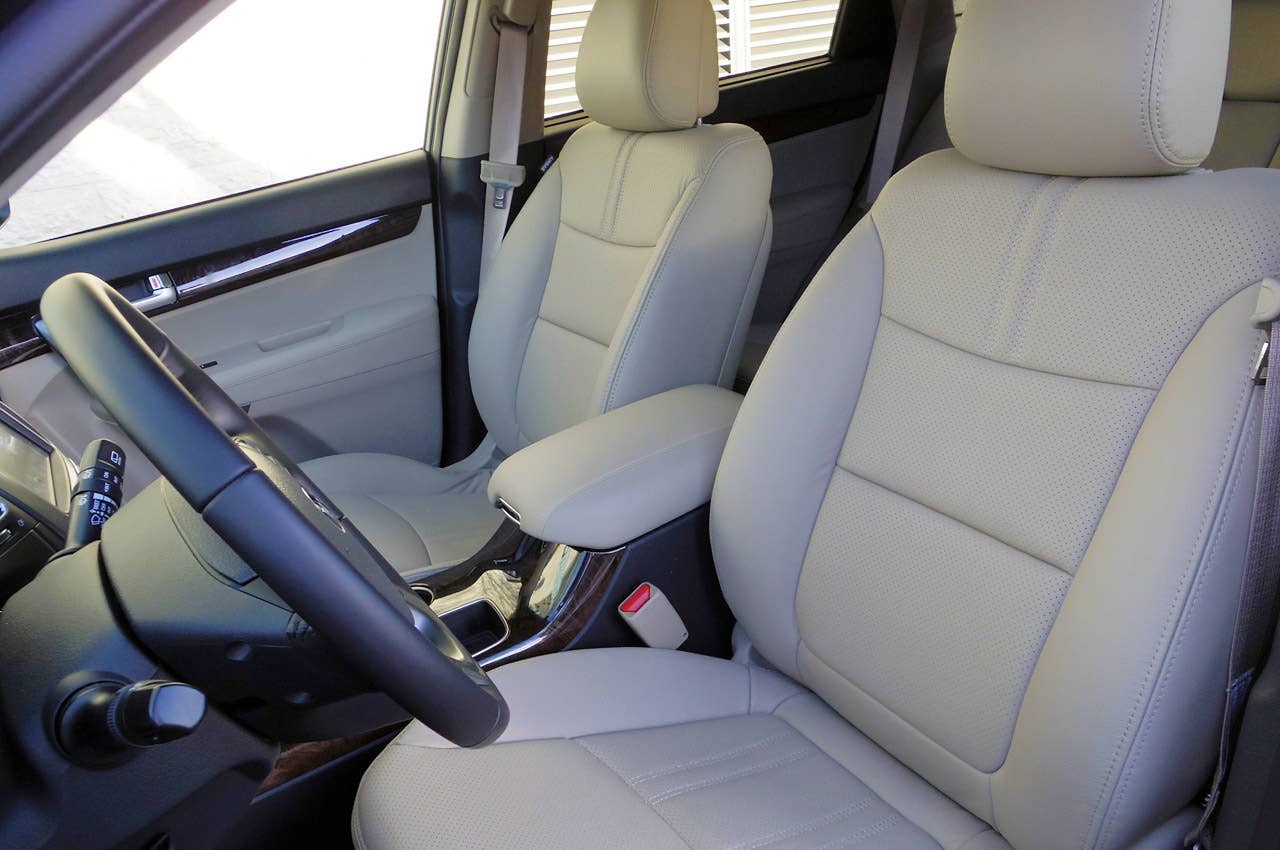 2014 Kia Sorento front seats