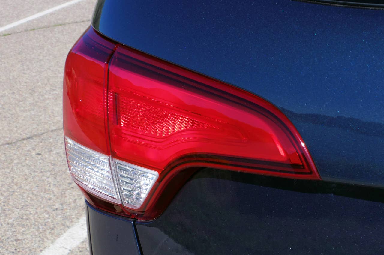 2014 Kia Sorento taillight