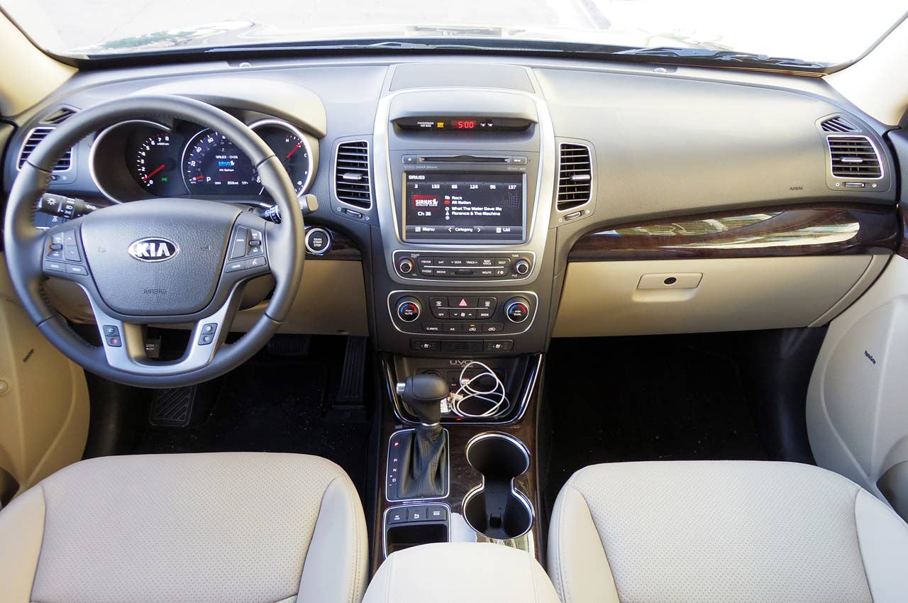 2014 Kia Sorento interior