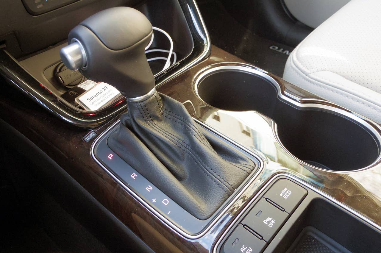 2014 Kia Sorento shifter
