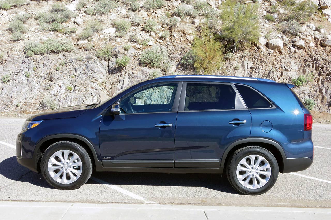 2014 Kia Sorento side view