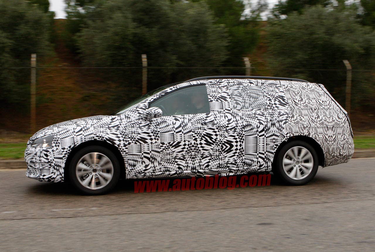 Volkswagen Jetta SportWagen Spy Shots side
