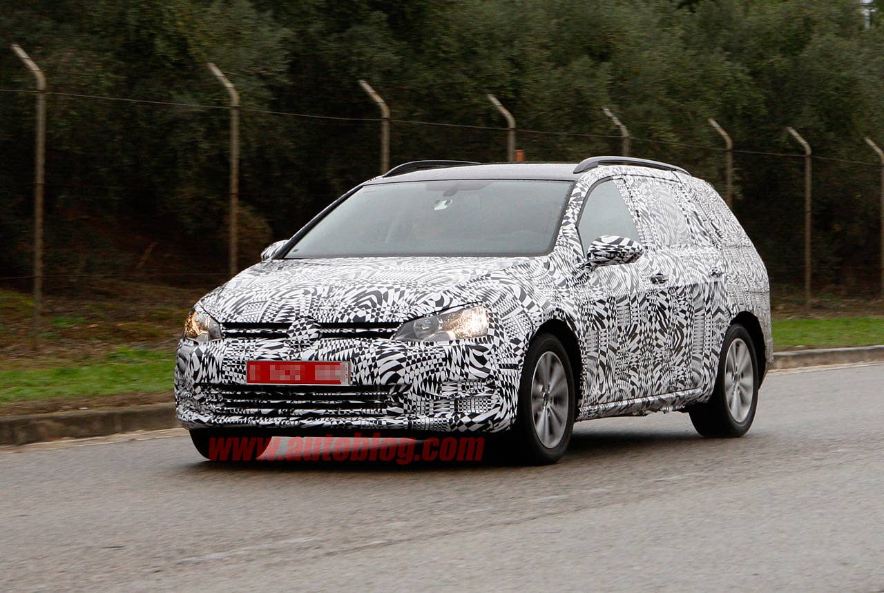 Volkswagen Jetta SportWagen Spy Shots front 3/4