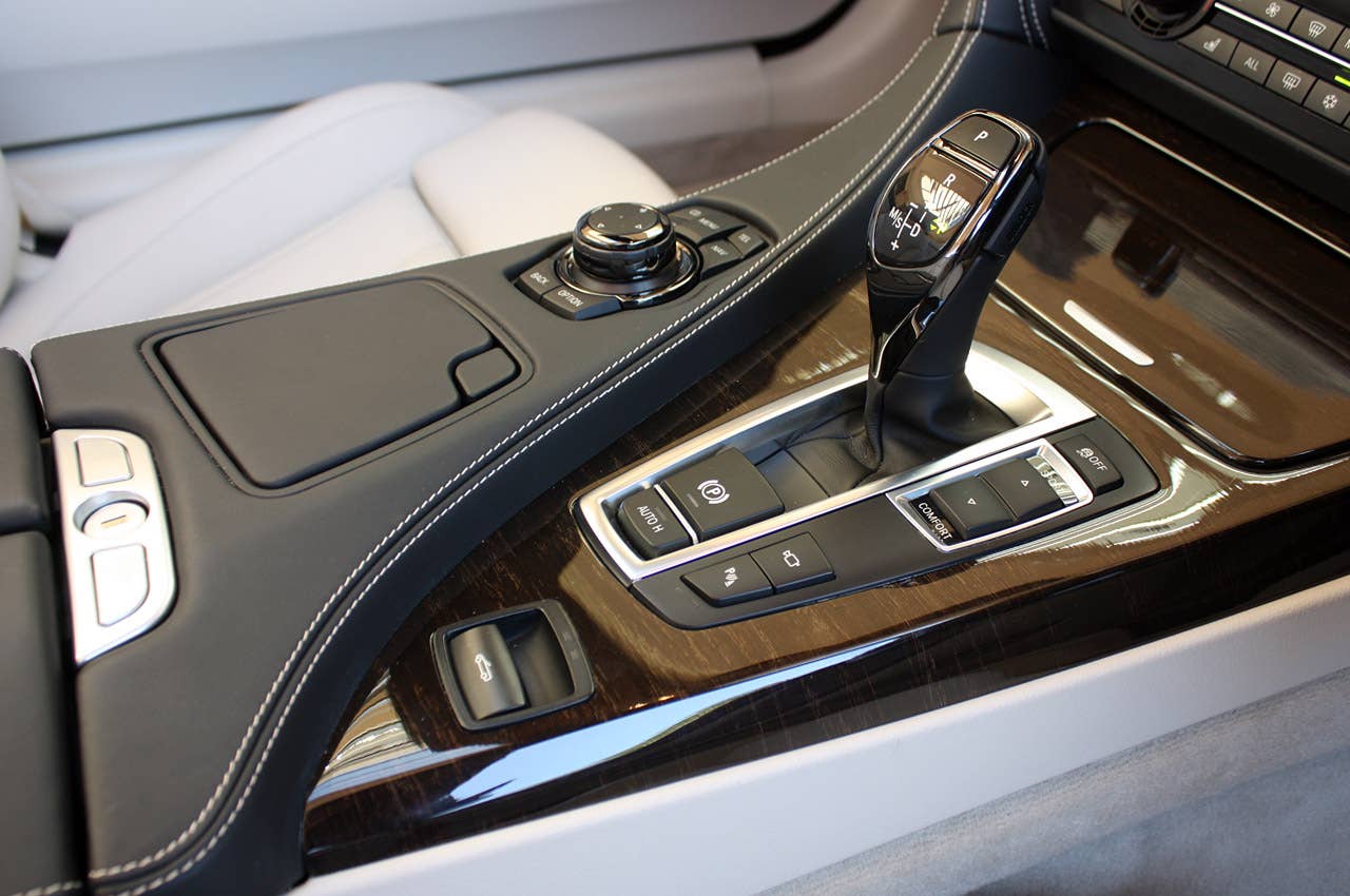 2012 BMW 6-Series Convertible shifter