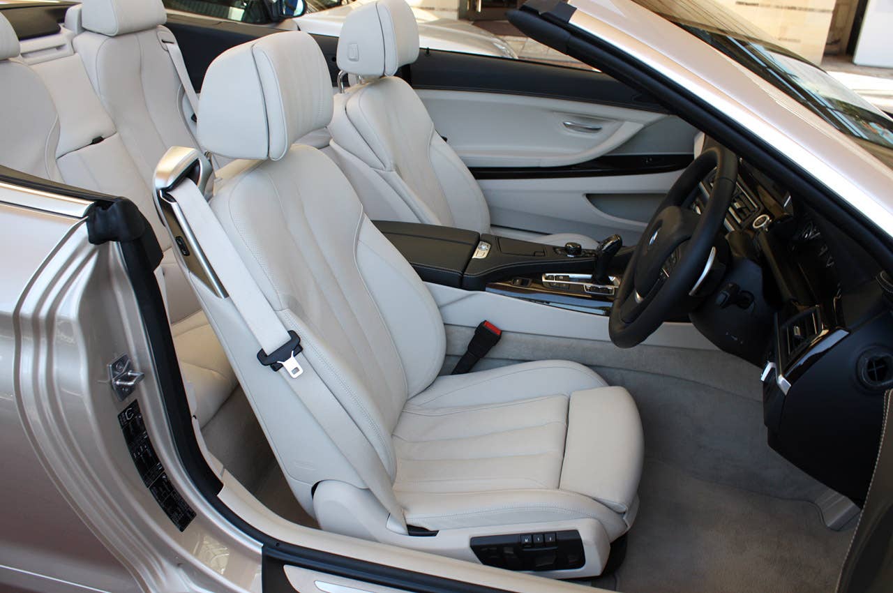 2012 BMW 6-Series Convertible front seats
