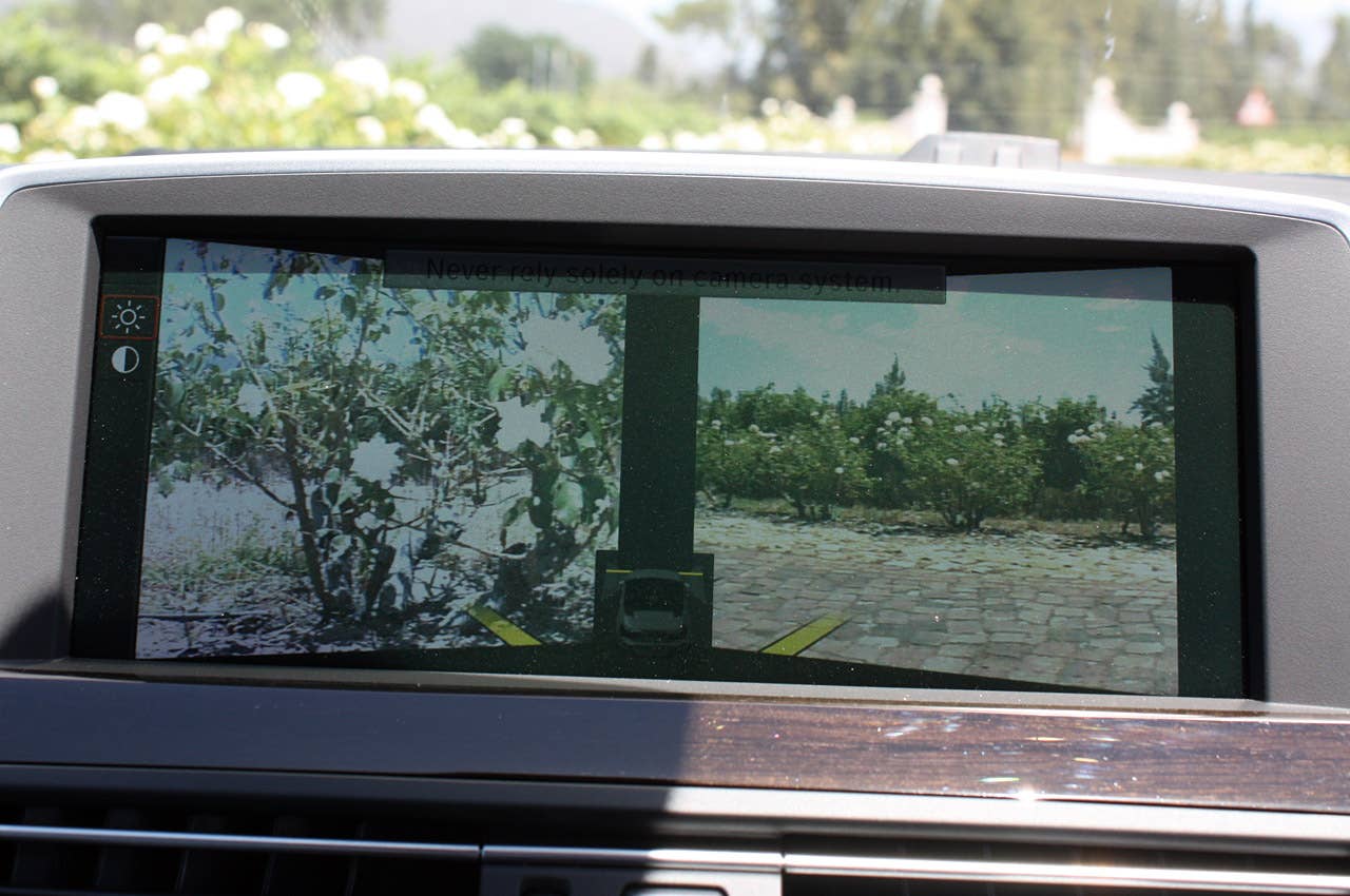 2012 BMW 6-Series Convertible side view camera display