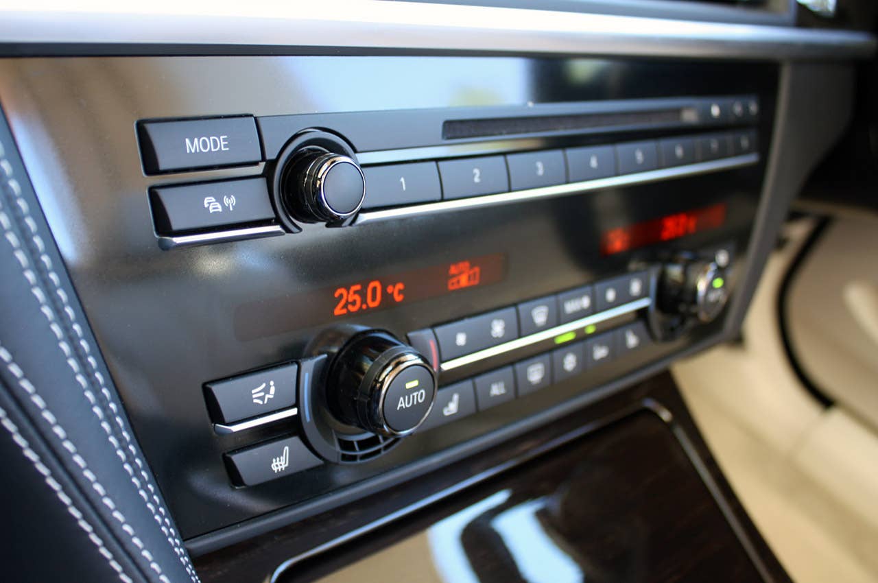2012 BMW 6-Series Convertible audio and climate controls