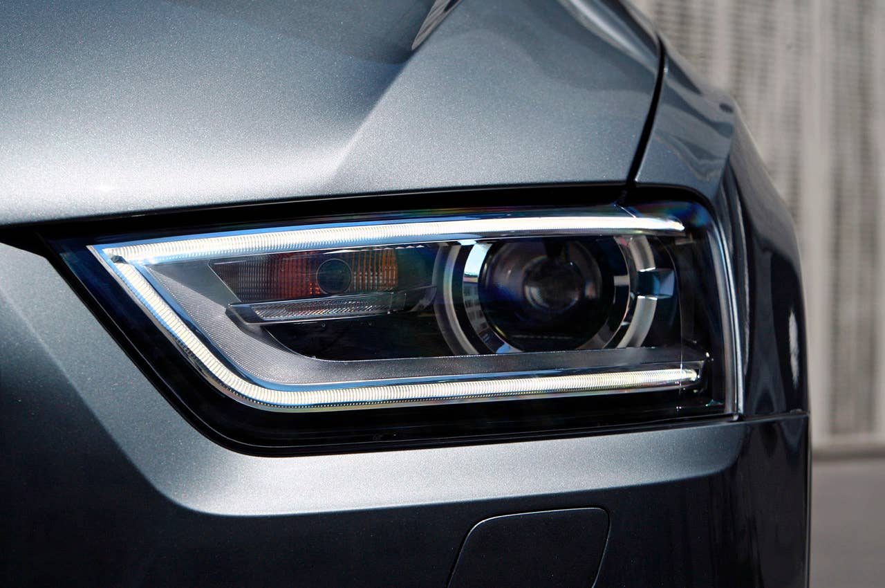 2012 Audi Q3 headlight