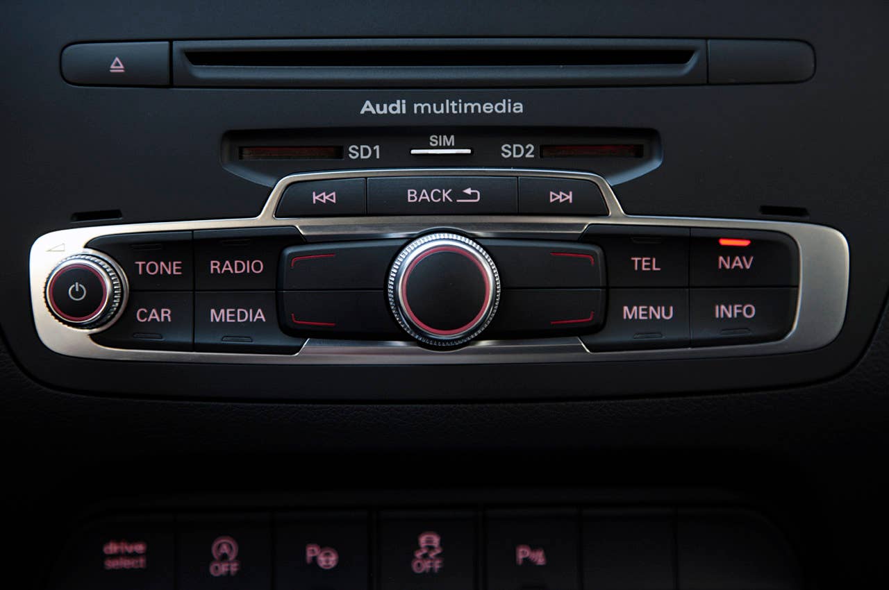 2012 Audi Q3 multimedia system controls