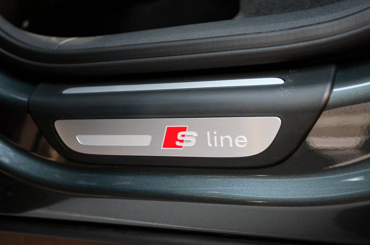 2012 Audi Q3 sill plate