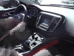 2015 Chrysler 200 spy shots