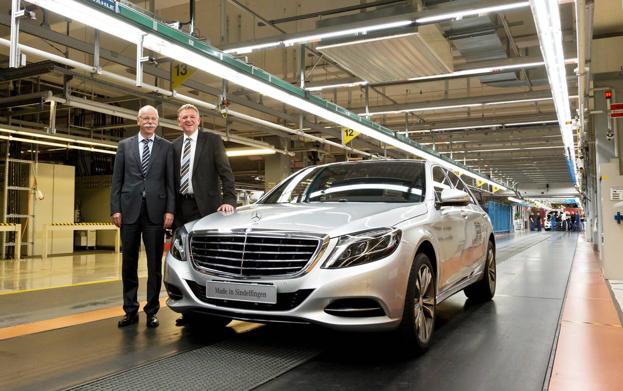 Start of production of the new S-Class at the Mercedes-Benz Sindelfingen plant:Dr. Dieter Zetsche, Chairman of the Board of Management of Daimler AG and Head of Mercedes-Benz Cars (left), and Andreas Renschler, Member of the Board of Management of Daimler AG, Manufacturing and Procurement Mercedes-Benz Cars & Mercedes Benz Vans, with the first new S-Class customer vehicle, an S 400 HYBRID.