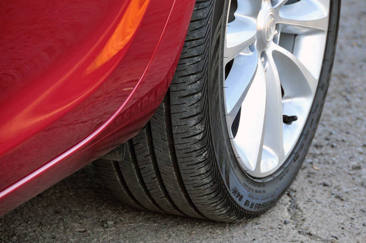 2012 Buick Verano tire