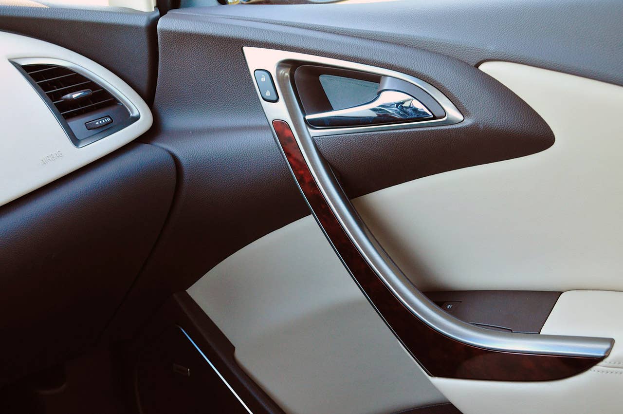 2012 Buick Verano door trim