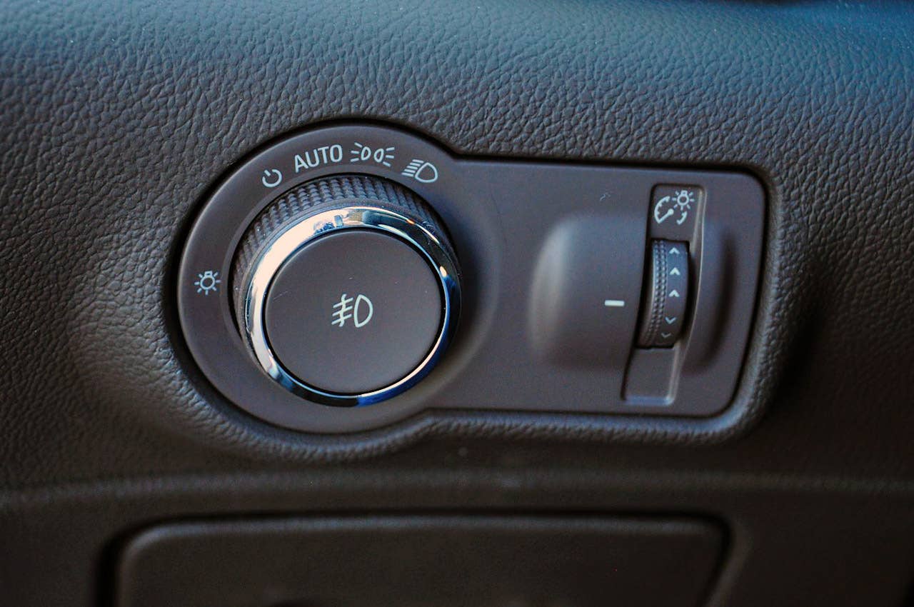 2012 Buick Verano headlight controls