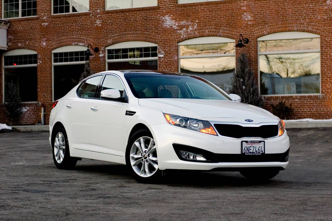 2011 Kia Optima EX front 3/4 view