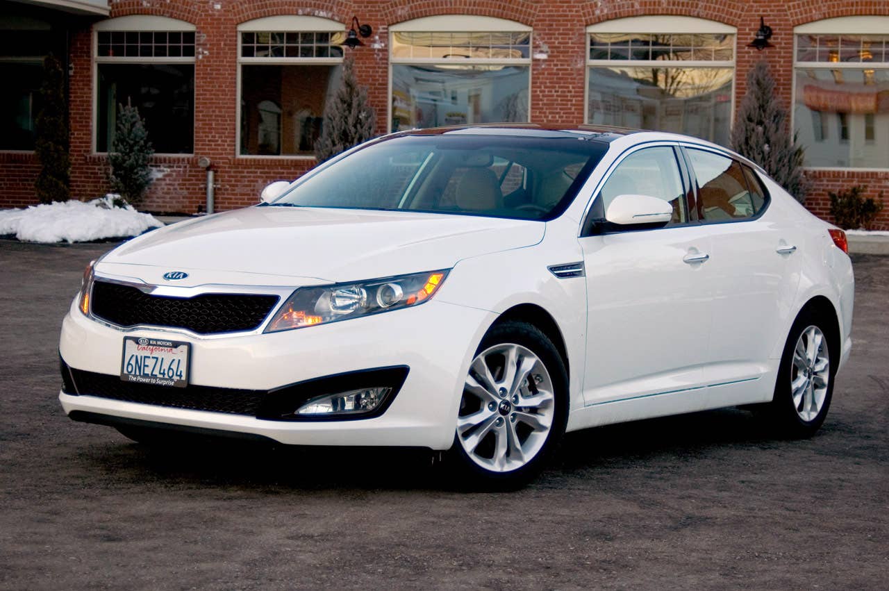 2011 Kia Optima EX front 3/4 view