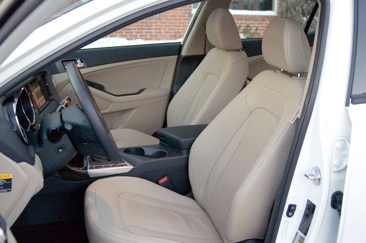 2011 Kia Optima EX front seats