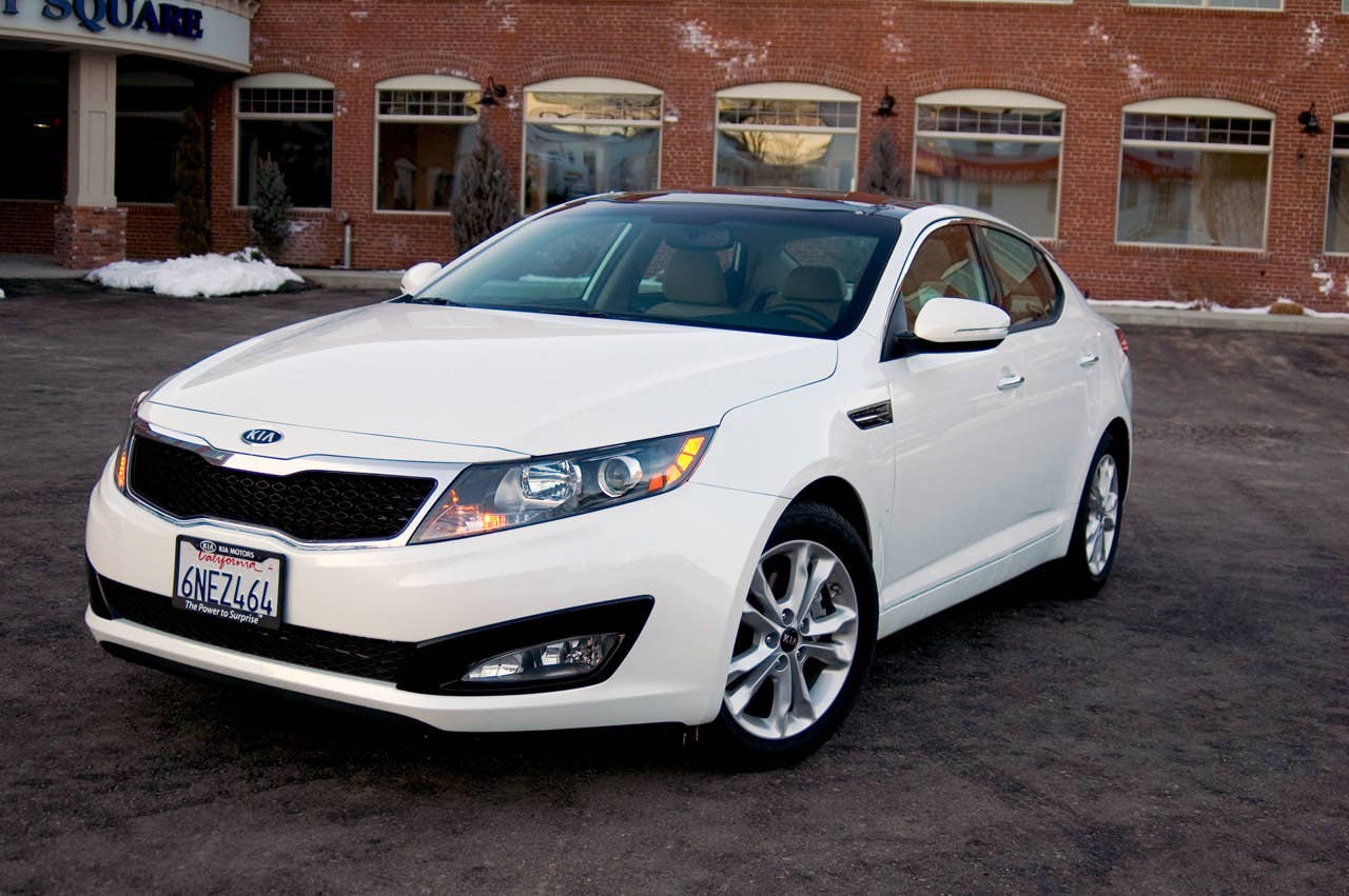 2011 Kia Optima EX front 3/4 view