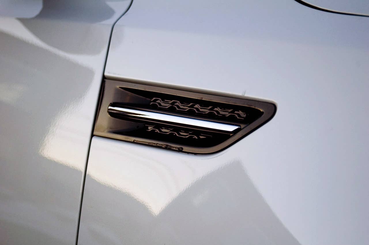 2011 Kia Optima EX side detail